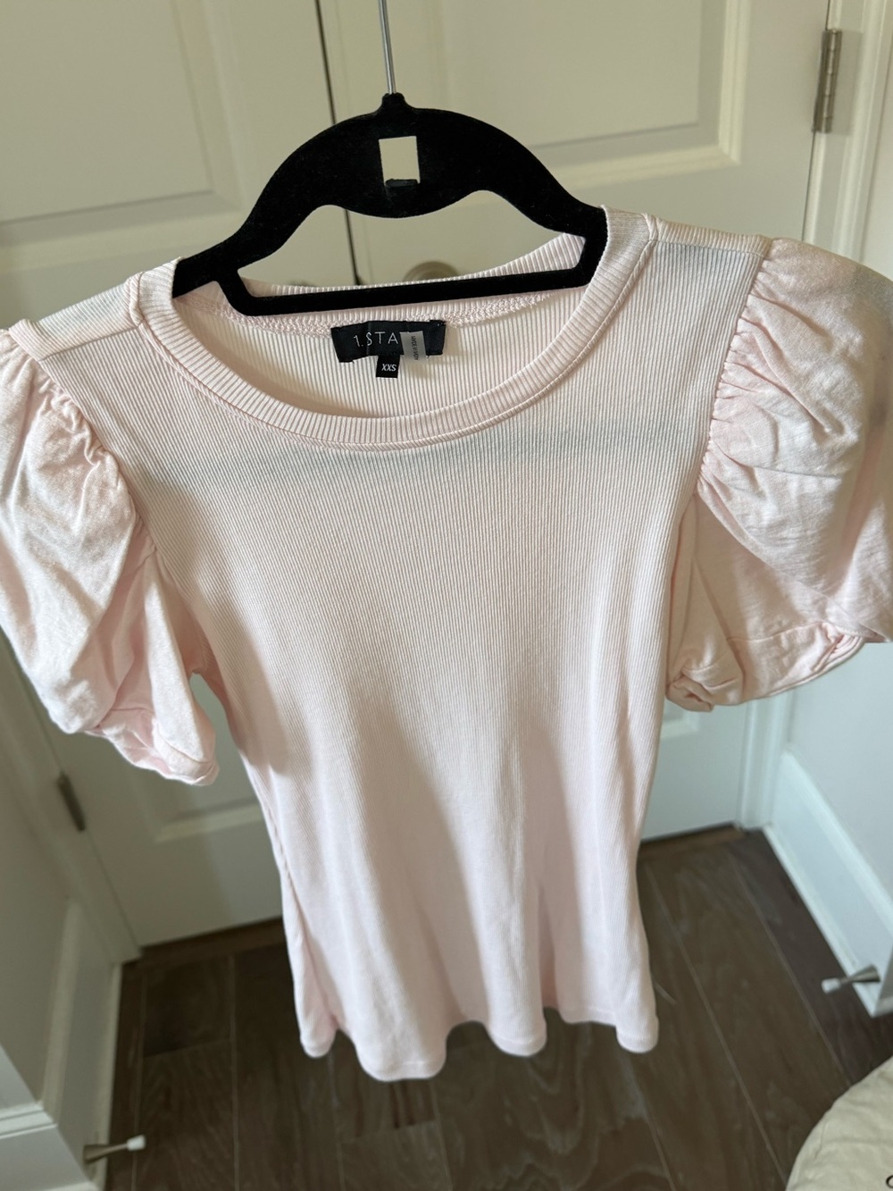 EUC 1. State Pink Puff Sleeve Ribbed Tee